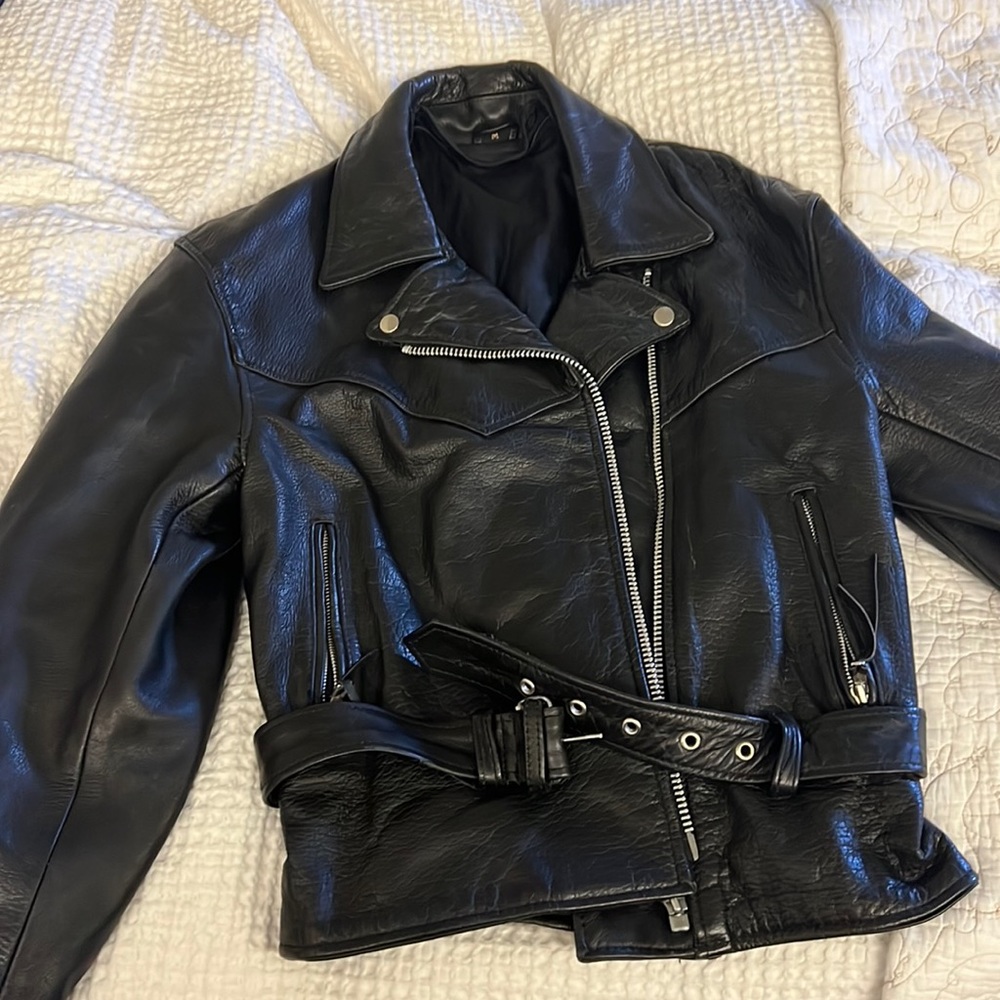 Near perfect vintage condition leather moto jacket. Amazing quality!